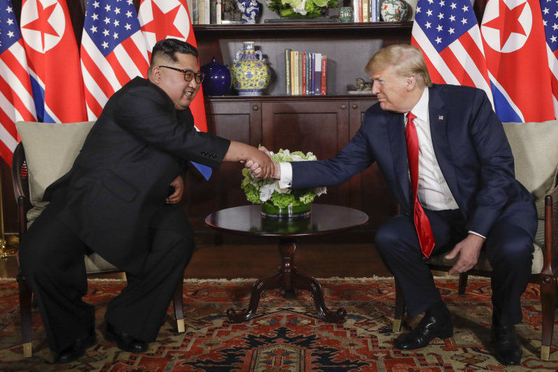 握手　トランプ米大統領　北朝鮮の金正恩