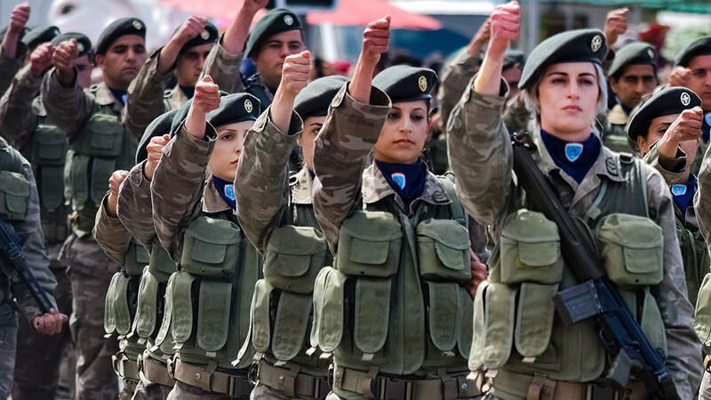 軍隊　徴兵　女性