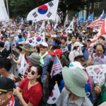 韓国　文在寅　退陣　デモ
