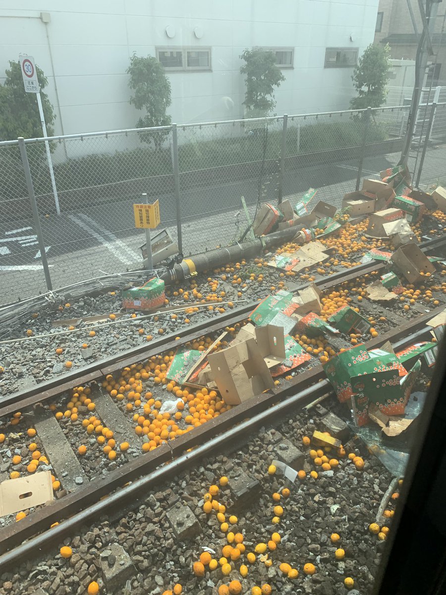 京急線　トラック事故　タンジェロ