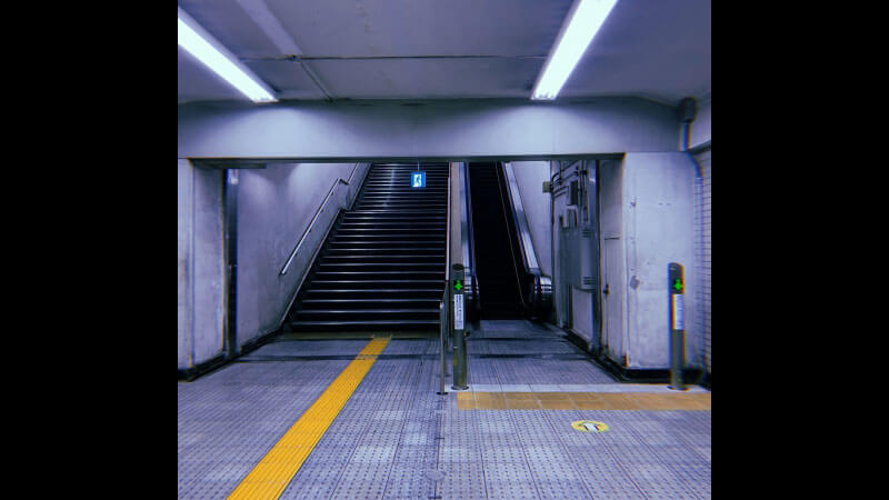 地下鉄　階段