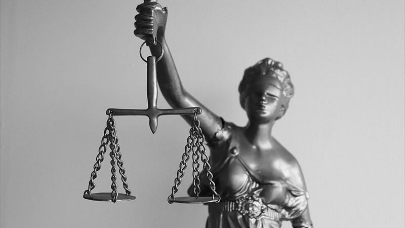 法律　裁判　正義　天秤
