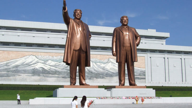 北朝鮮　銅像