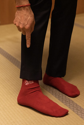 スナク首相　カープの靴下